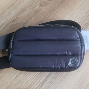 Lululemon Everywhere belt bag NWT WUNDER PUFF!  Silver hardware.